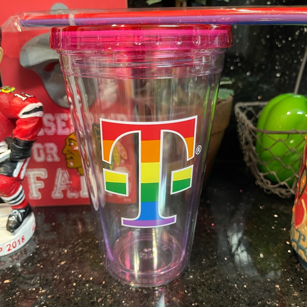 ✨LGBTQ T-Mobile Plastic Rainbow Tumbler with Straw 16oz